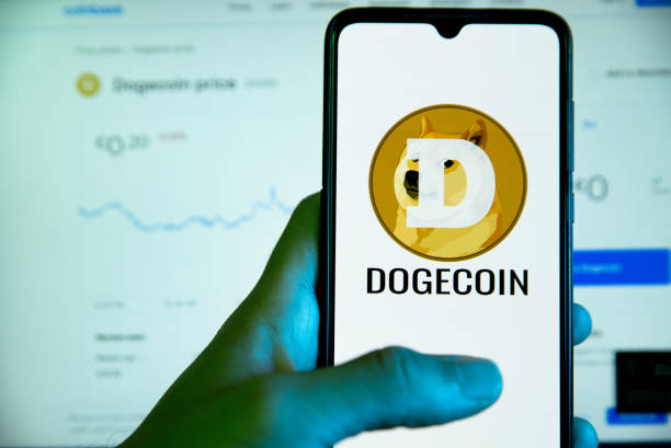 Dogecoin Preso em Compressão: Triângulo Descendente Alerta para Potencial Colapso