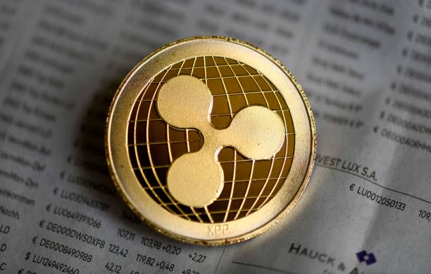Acumulação Silenciosa de XRP: Um Padrão de Cunha Descendente Prestes a Explodir 