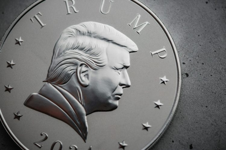 Token TRUMP em apuros? Saída de mais de $4 milhões em liquidez gera temores de queda. 