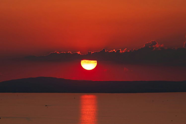 Riscos de Preço do XRP Despencarem Abaixo de $2 Enquanto Vendedores Assumem o Controle 