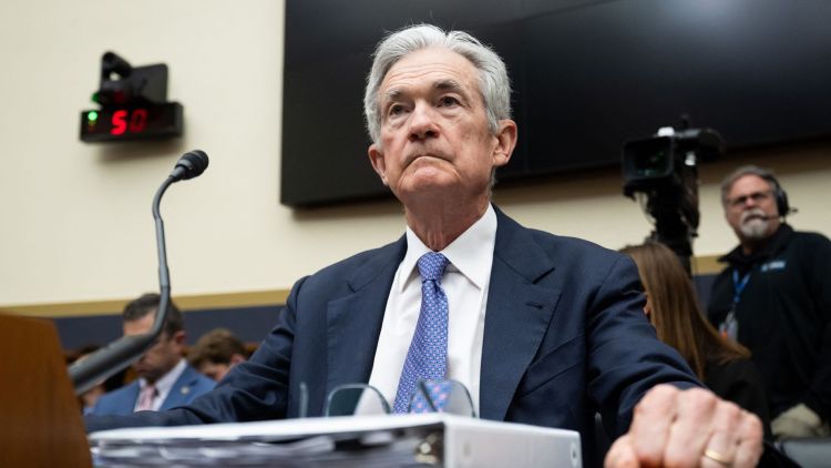 Bitcoin se prepara para abalo do Fed enquanto Trump considera saída de Powell. 