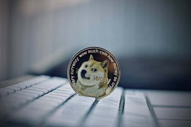 Analistas preveem grande rali de preço do Dogecoin após romper linha de tendência de 50 dias. 