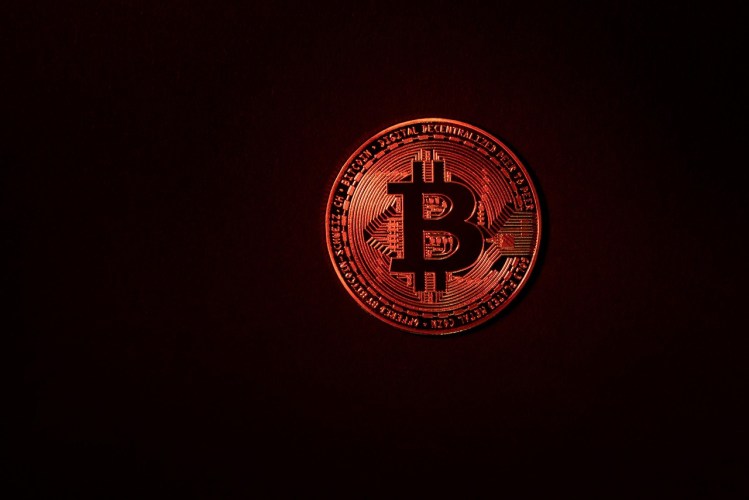 Rejeição de $120K Coloca Altcoins em Risco. 