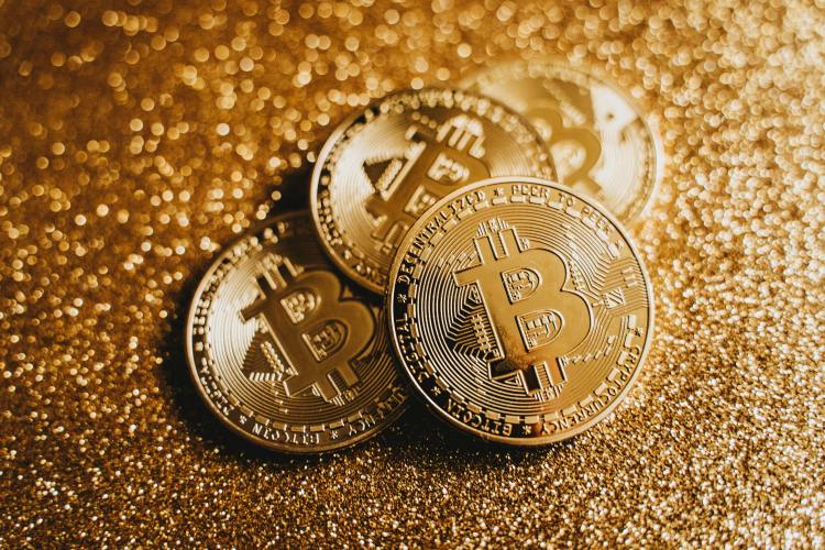 O Bitcoin não vai te salvar—Peter Schiff diz que o ouro vencerá enquanto Trump destrói o dólar. 