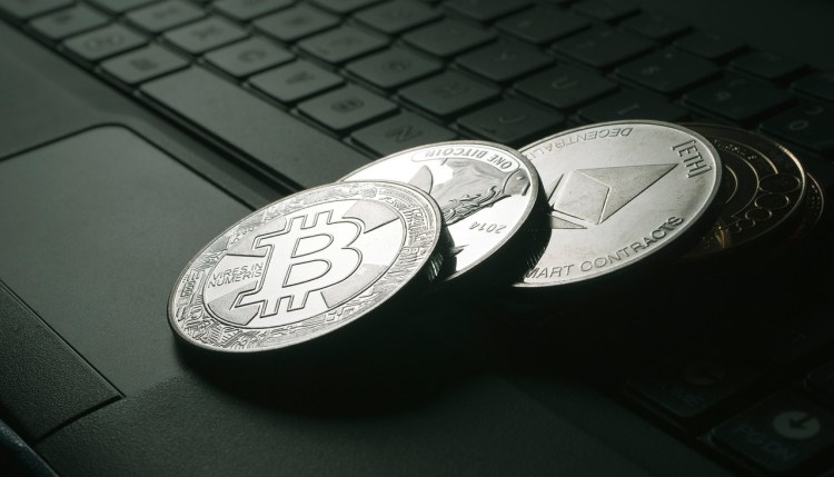 Alerta de Rotação de Baleias: Queda do Bitcoin, Aumento na Acumulação de Ethereum 