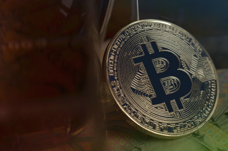 Queda do Preço do Bitcoin para $100.000 ou Alta para $122.000? Analista Apresenta Plano de Ação para BTC 