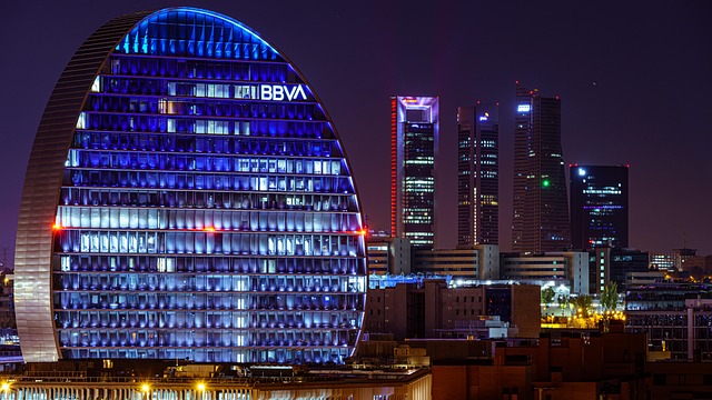 Banco espanhol BBVA utiliza Ripple para oferecer custódia de criptomoedas ao varejo sob MiCA. 