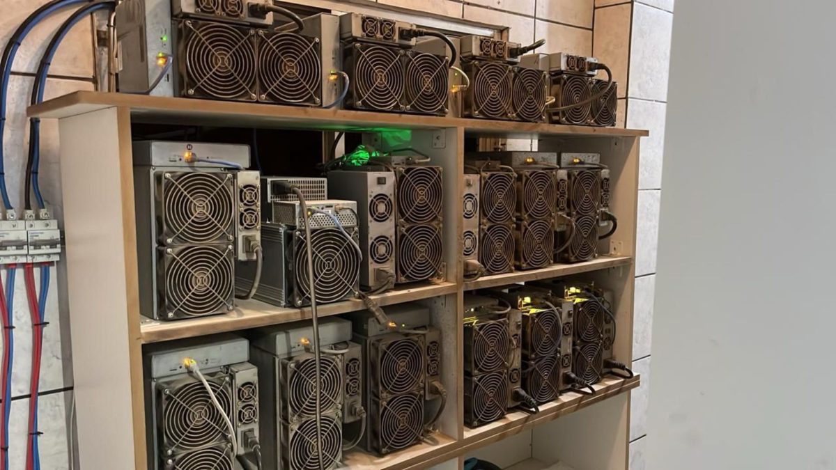 PCRJ descobre e apreende máquinas de mineração de bitcoin em operação barulhenta!      
