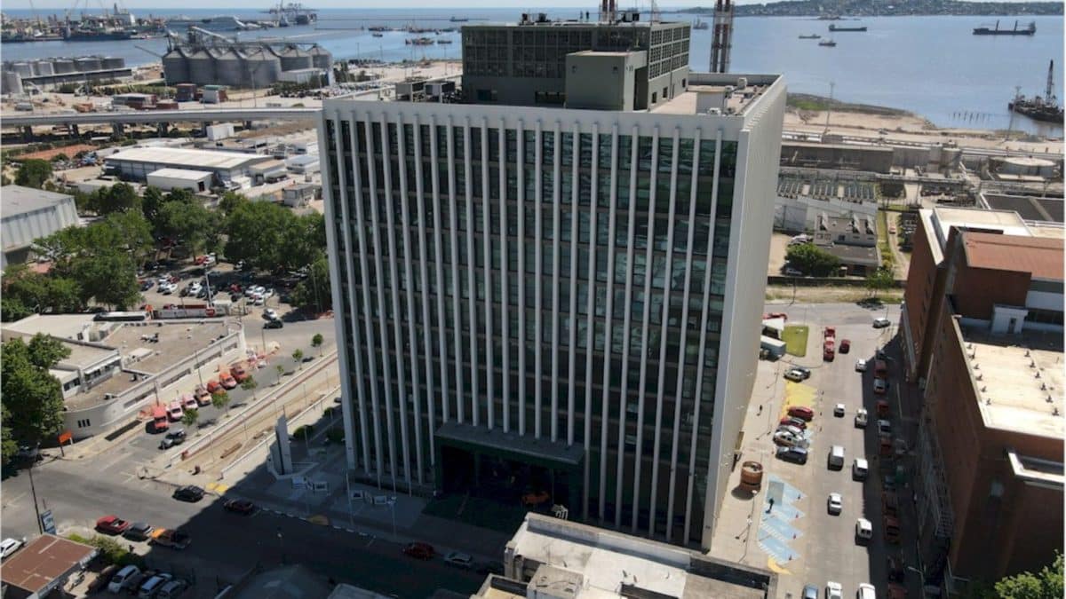 Tether desmente boatos sobre saída do Uruguai e anuncia negociações com estatal de energia.      