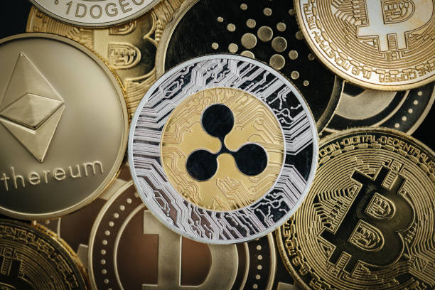 Preço do XRP a R$ 115, Dogecoin a R$ 10 e Solana a R$ 9.000? Analista revela previsões para 2026. 