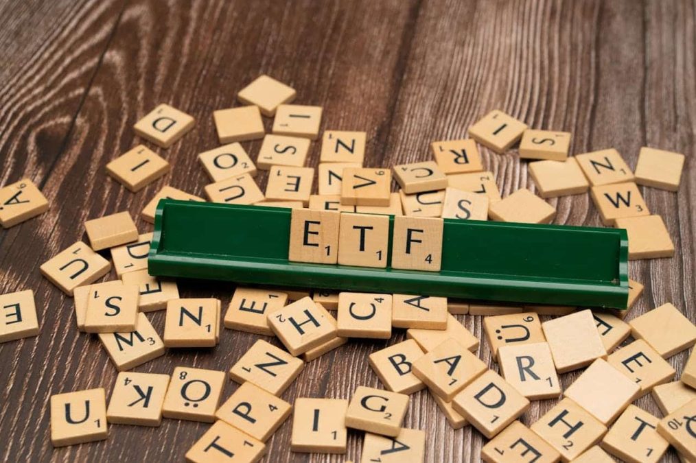 ETFs de Bitcoin encerram semana com impressionantes saídas de US$ 902,5 milhões!      