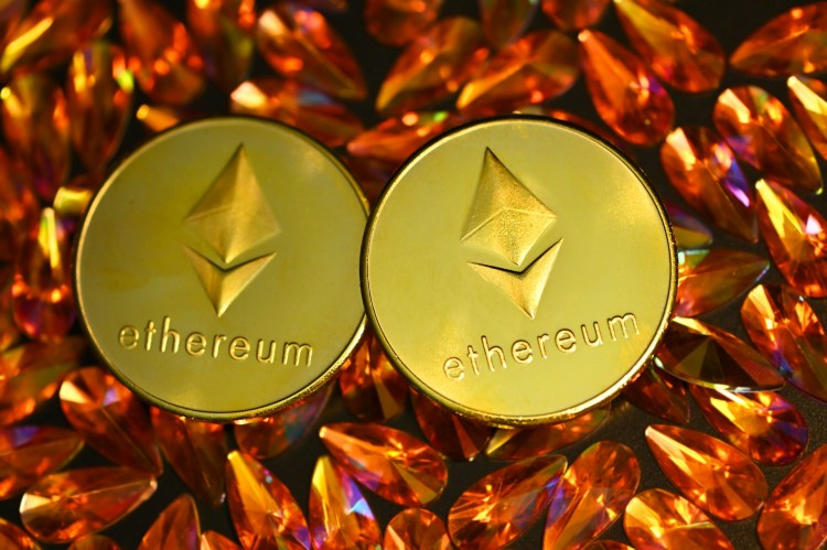 Ethereum Mira $5.500 em Meio à Escassez de Oferta Ilíquida e Impulso de ETF 