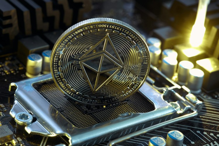 Saídas de Ethereum levam a proporção de oferta da Binance abaixo de 0,037, sinalizando configuração de alta. 