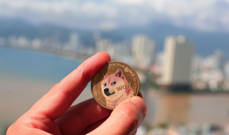 Um fechamento semanal acima de $0,41 pode fazer história. 