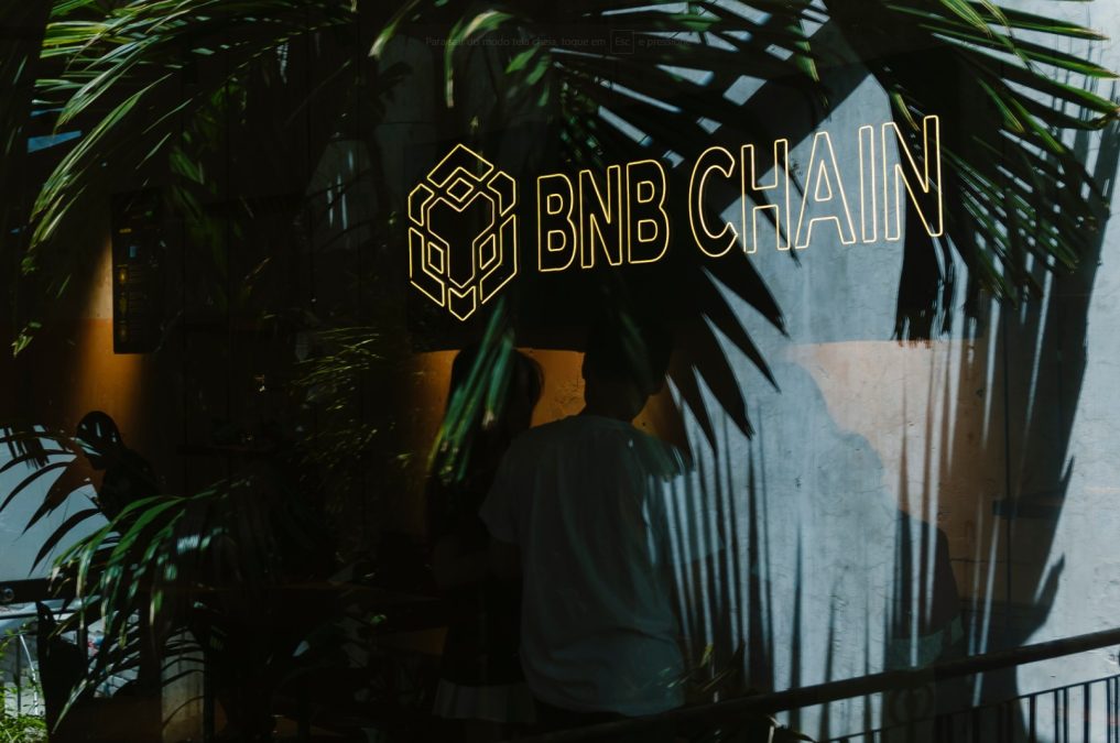 Investidores são vítimas de golpe após hack em rede social da BNB Chain!