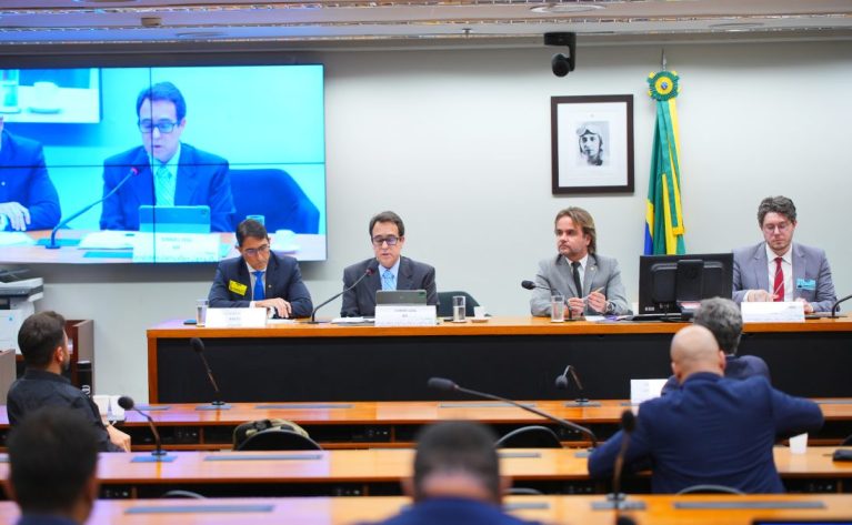 Congresso brasileiro debate a inclusão de Bitcoin nas reservas nacionais.      