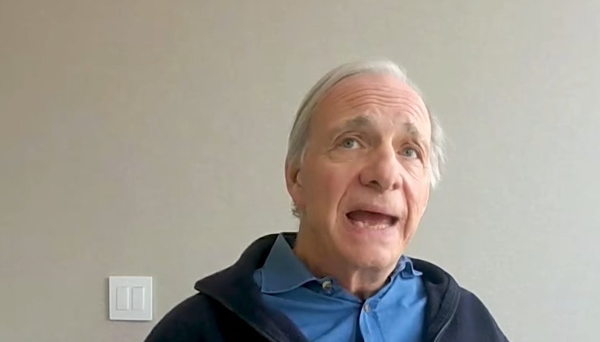 Ray Dalio explica por que o Bitcoin não acompanhou a valorização do ouro