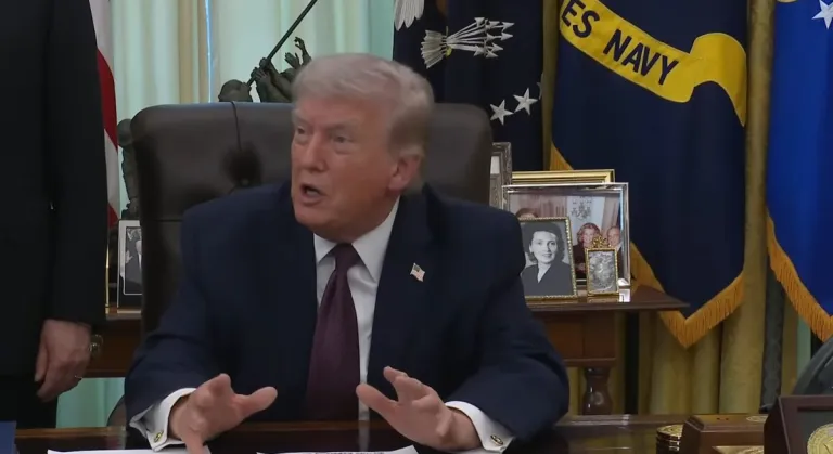 Trump cita pedido de cessar-fogo do Irã e alívio geopolítico faz Bitcoin subir      