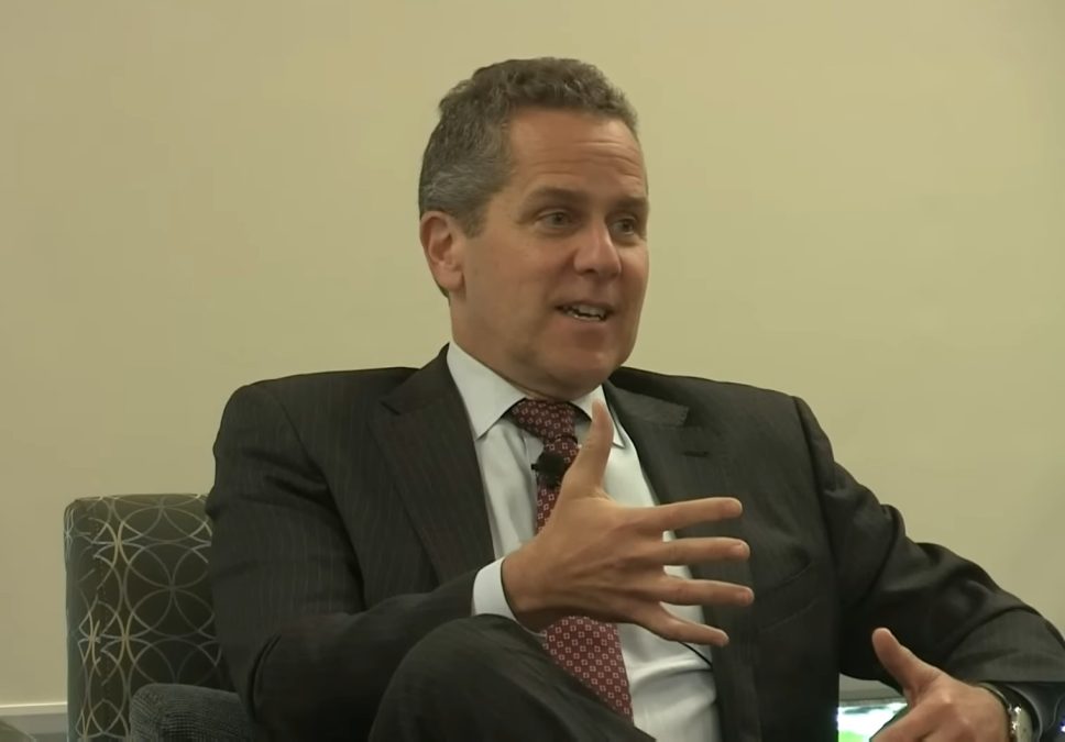 Dirigente do Fed alerta para riscos das stablecoins e defende maior fiscalização do setor      